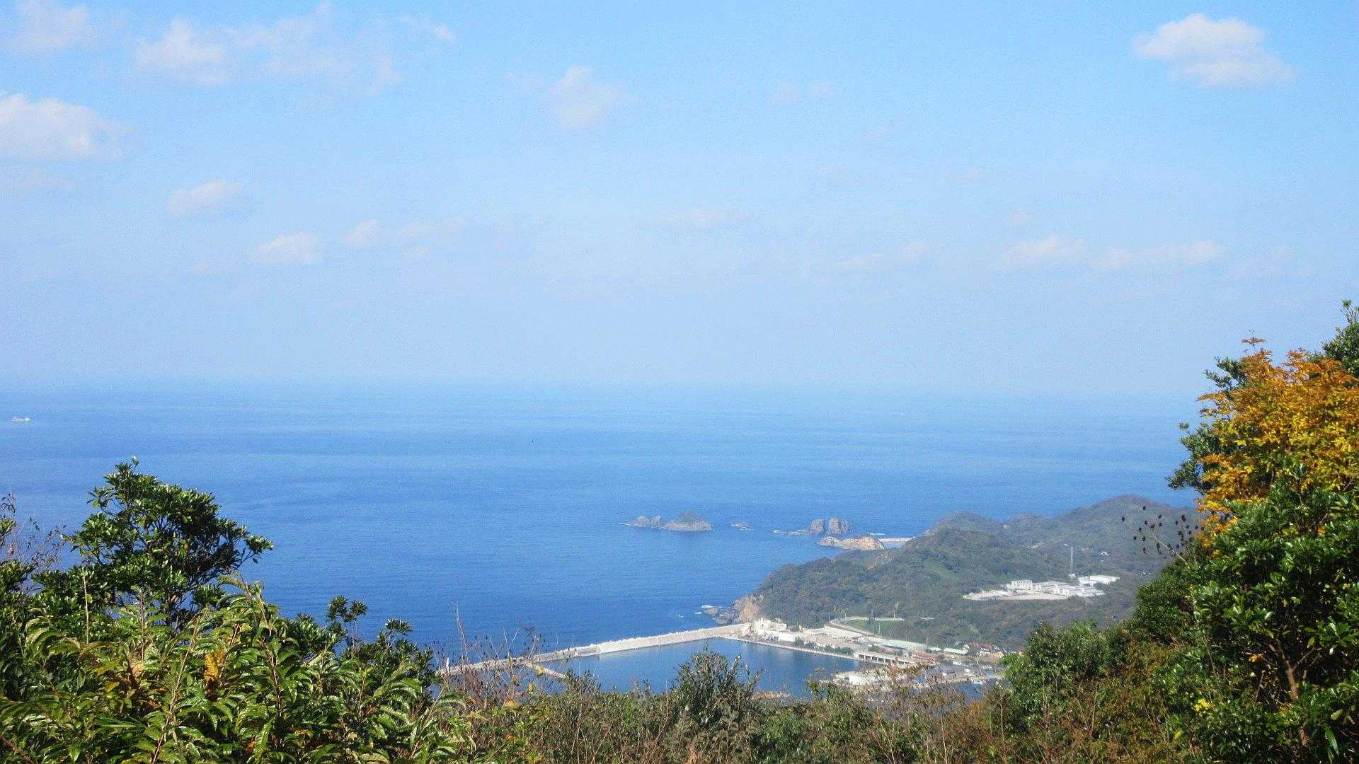 西の峰より　　　　　　　　
恵曇漁港