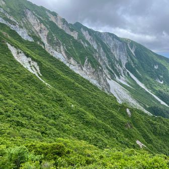 弥山側👀肉眼では六合小屋が見えました