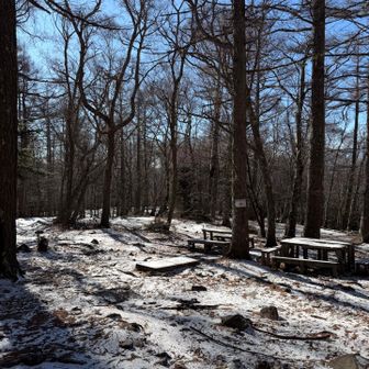 富士見平小屋前
うっすら雪