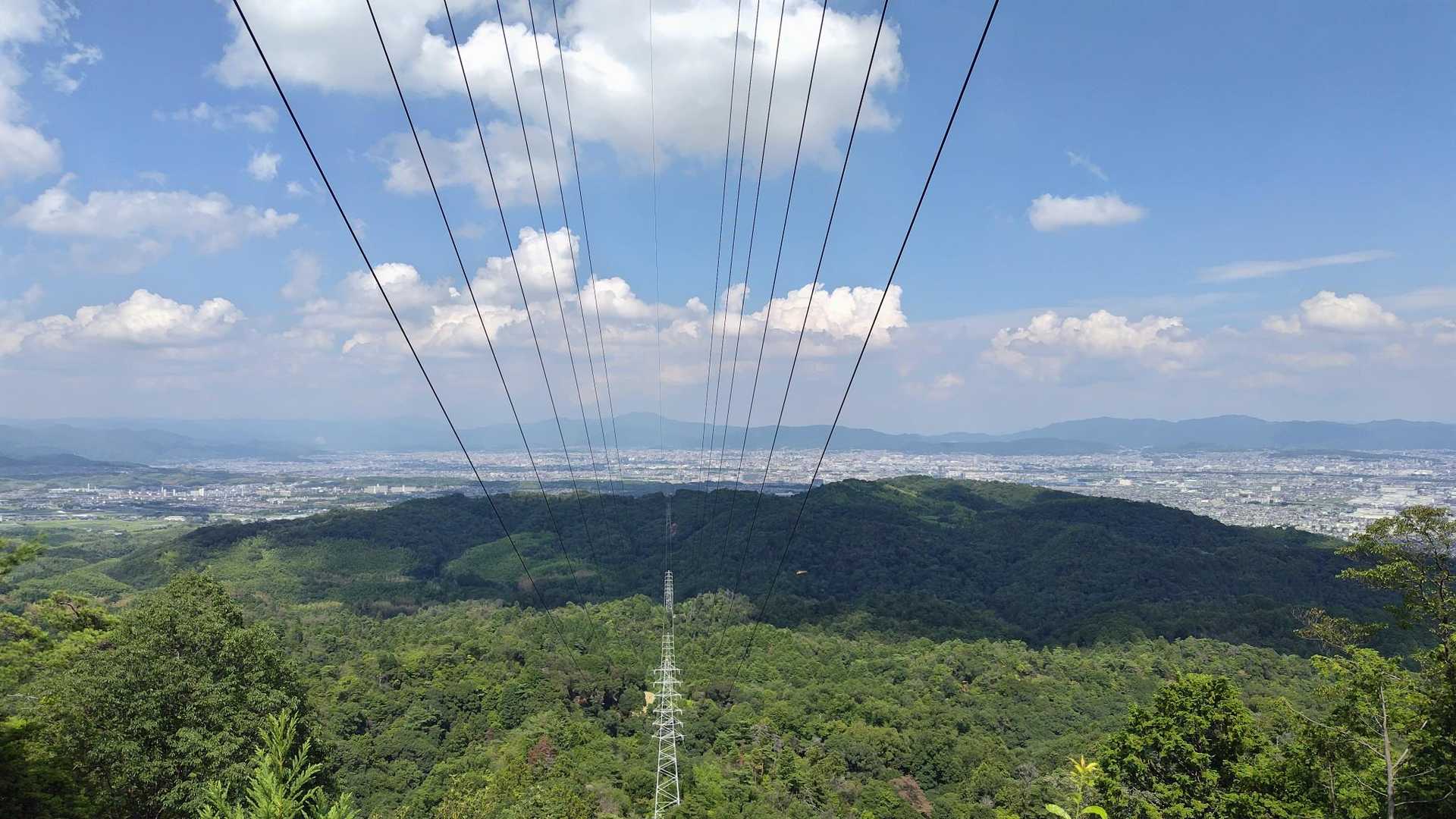 ロープウェイ🚡の景色っぽい絶景
ここから西山古道とフツーの山道二手に分かれるけどどちらからも行ける