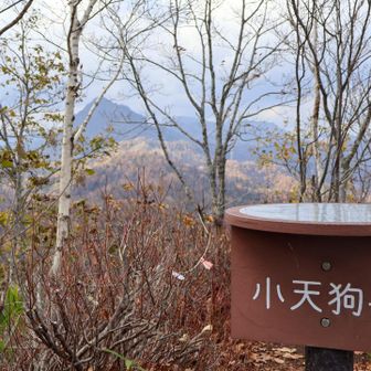 山頂からは定山渓天狗岳や、写真は撮りませんでしたが余市岳、白井岳などや