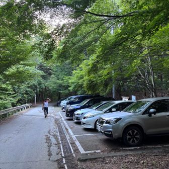 土曜日朝6:30で県営駐車場🅿️は満車🈵
無理にコッチ側から登らず、河口湖のロープウェイから登ってくるのも検討ですね🤔