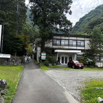 下山！
ちょっと今夜の水を汲みに行こう🥃