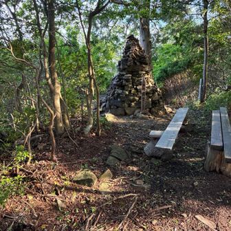 天狗岩👺ベンチ増えてる〜