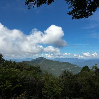 2週間前に登った高賀山

山頂で出会ったソロの方としばらく山談義した後次の目的地に向かう