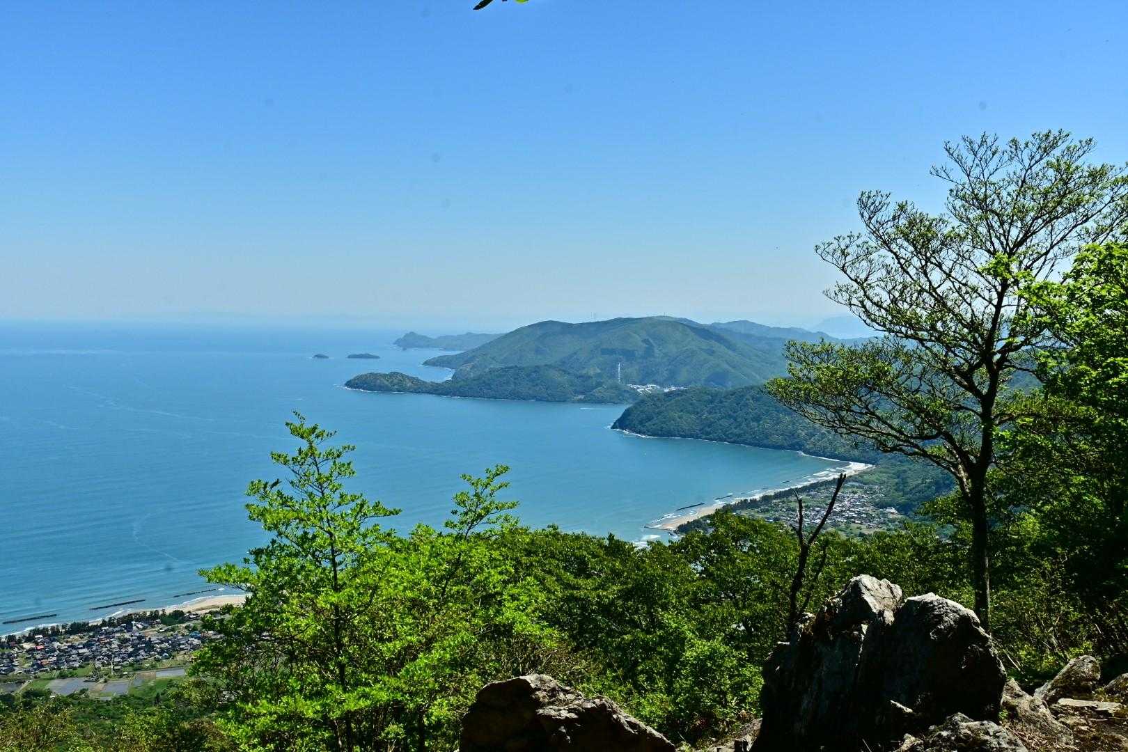 西峰山頂から少し下ったところにも
絶景ポイント