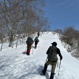 核心部の写真はないけど、ドキドキしながら注意して乗り越えました💦
あとは、山頂に向かって頑張るだけ。