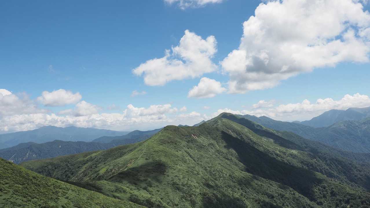 巻機山、夏空の夫婦登山 の写真 38
