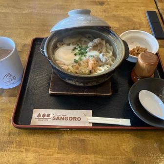 鍋焼きうどん
とドリンクバー
5杯おかわり
あったまるー

後は一気に下るぜー

お疲れ山ー🏔️