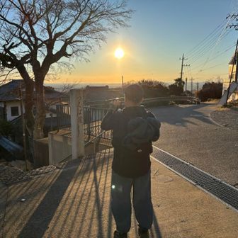 駐車場へ下る途中
夕陽とKomu氏