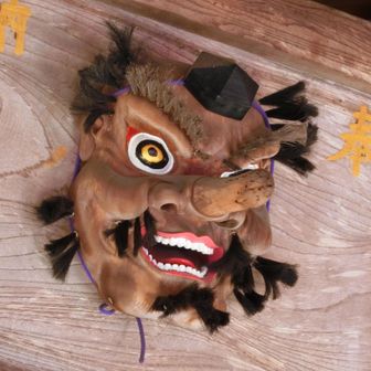 絵馬殿の天狗面👺
あなたが太郎坊さんなのね？