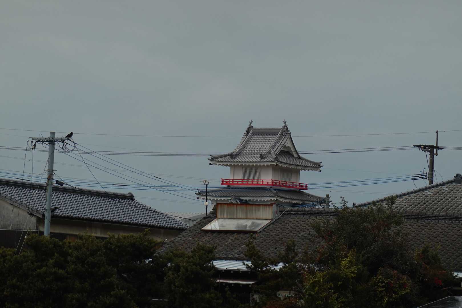 いつも高速道路から見えてるお城が下山口のそばにありました。