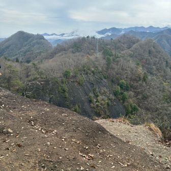 さっき稚児落としを撮影した場所。稚児落としから見る。