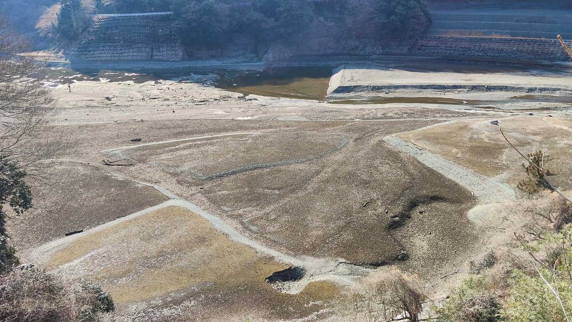 丹沢湖の端は水無し😱