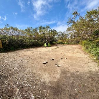種池山荘テント場
ここはかなり快適そうだ