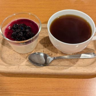 根石岳山荘名物のプリンを翌朝いただく。要予約。