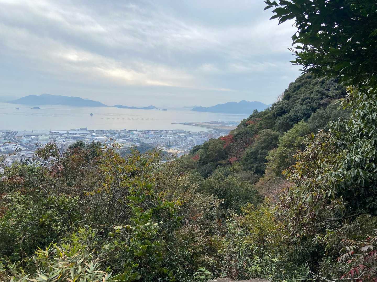 己斐峠-柚木城山-見越山-鬼ヶ城山-鈴ヶ峰-鈴ヶ峰-鈴ヶ峰 縦走コースの写真