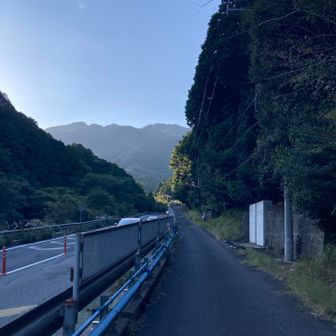 降り切ると、ルート見つけにくいが、
MAPとGPS、所々のピンテを見つけて
国道にでたら、