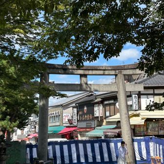 稲荷大社裏参道⛩️石の鳥居(近々取り壊し予定)