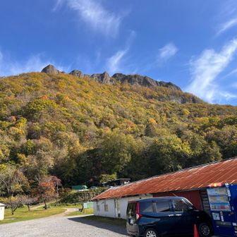 売店がある八剣山の山小屋と八剣山⛰️✨