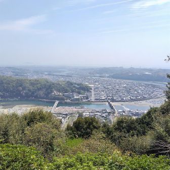 ロープウェイ乗り場から撮る。