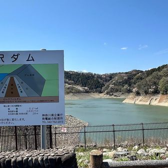 本沢ダム…カッコいい

ダムの上が遊歩道になっています