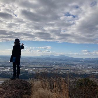 ポーズが決まってますね✨

金峰山に向かってMr.マリック風w
古っ！