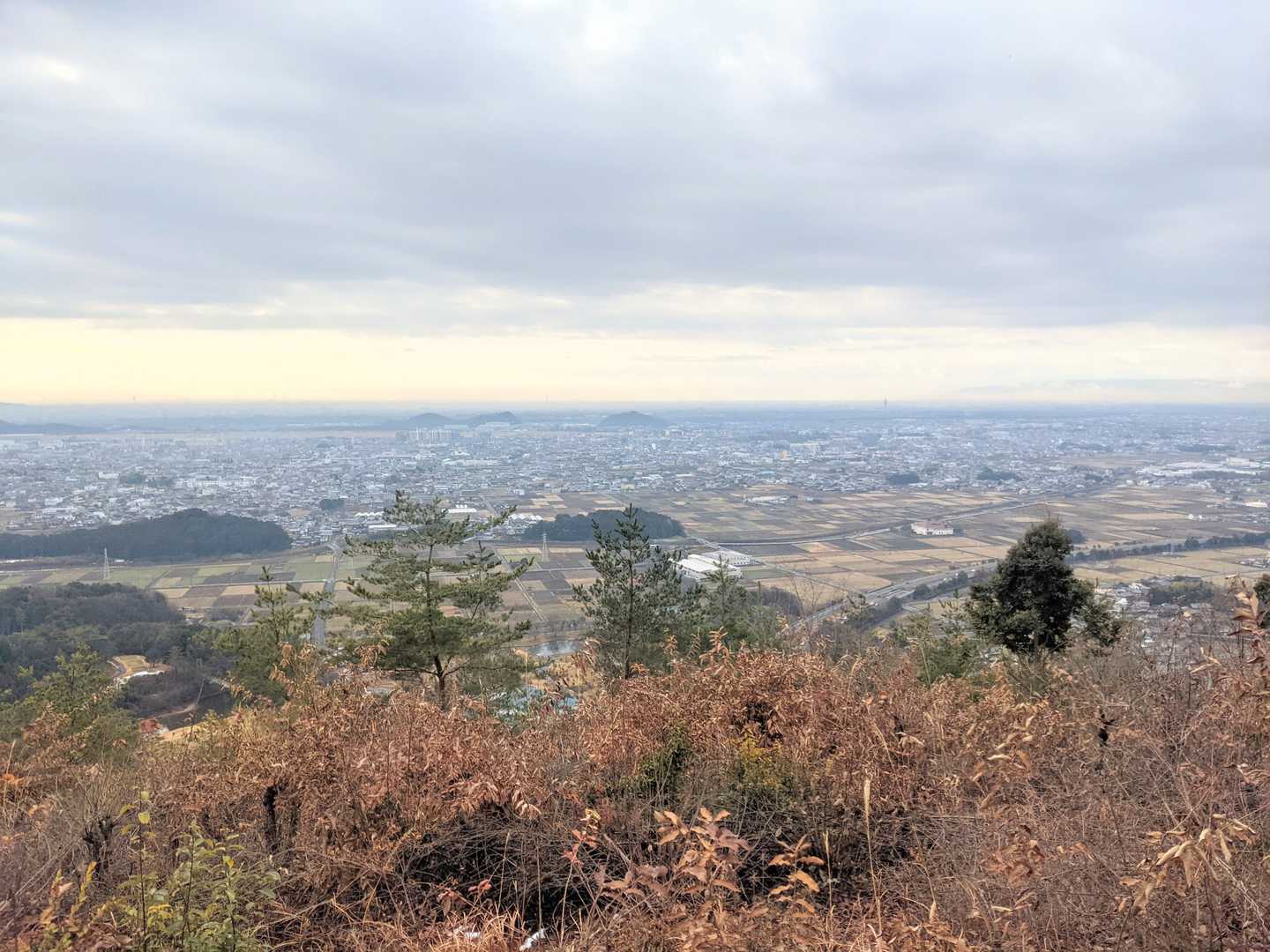 名古屋は晴れてたのかしら👀
こっちは分厚い雲だけどなんだかきれいな景色でした