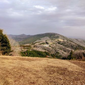 先週登った朝日峠展望公園
標高差は60m違いだけどかなり低く見える