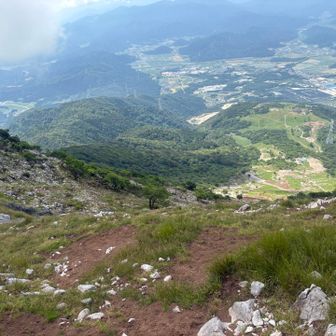 土砂崩れ前はここを登ってきたのか〜　
そりゃ日陰ないわな😅