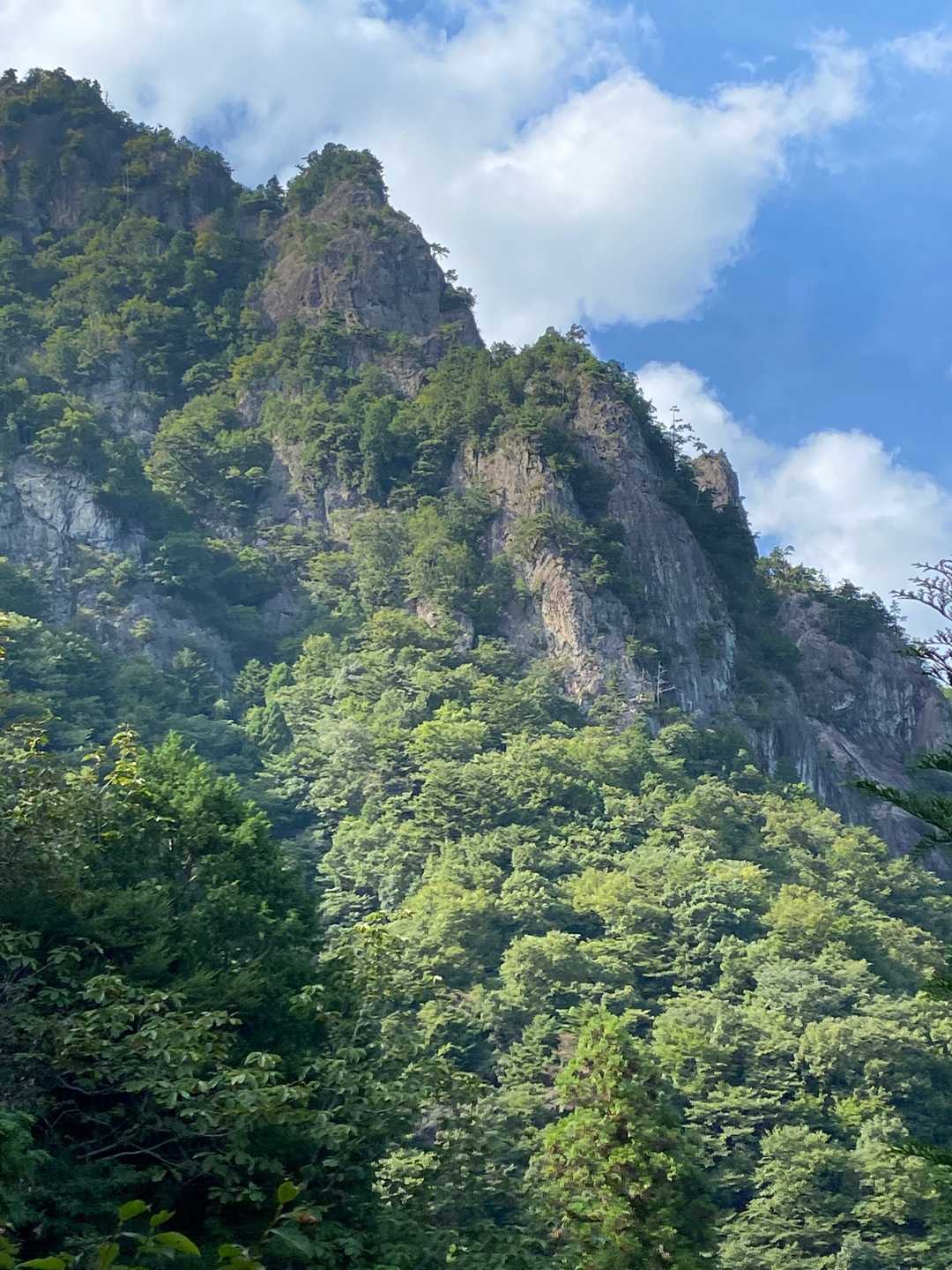 大天井岳かな〜
下りはしんどかったけど、無心になって歩いてたら頭の中すっきり。楽しい1日でした。