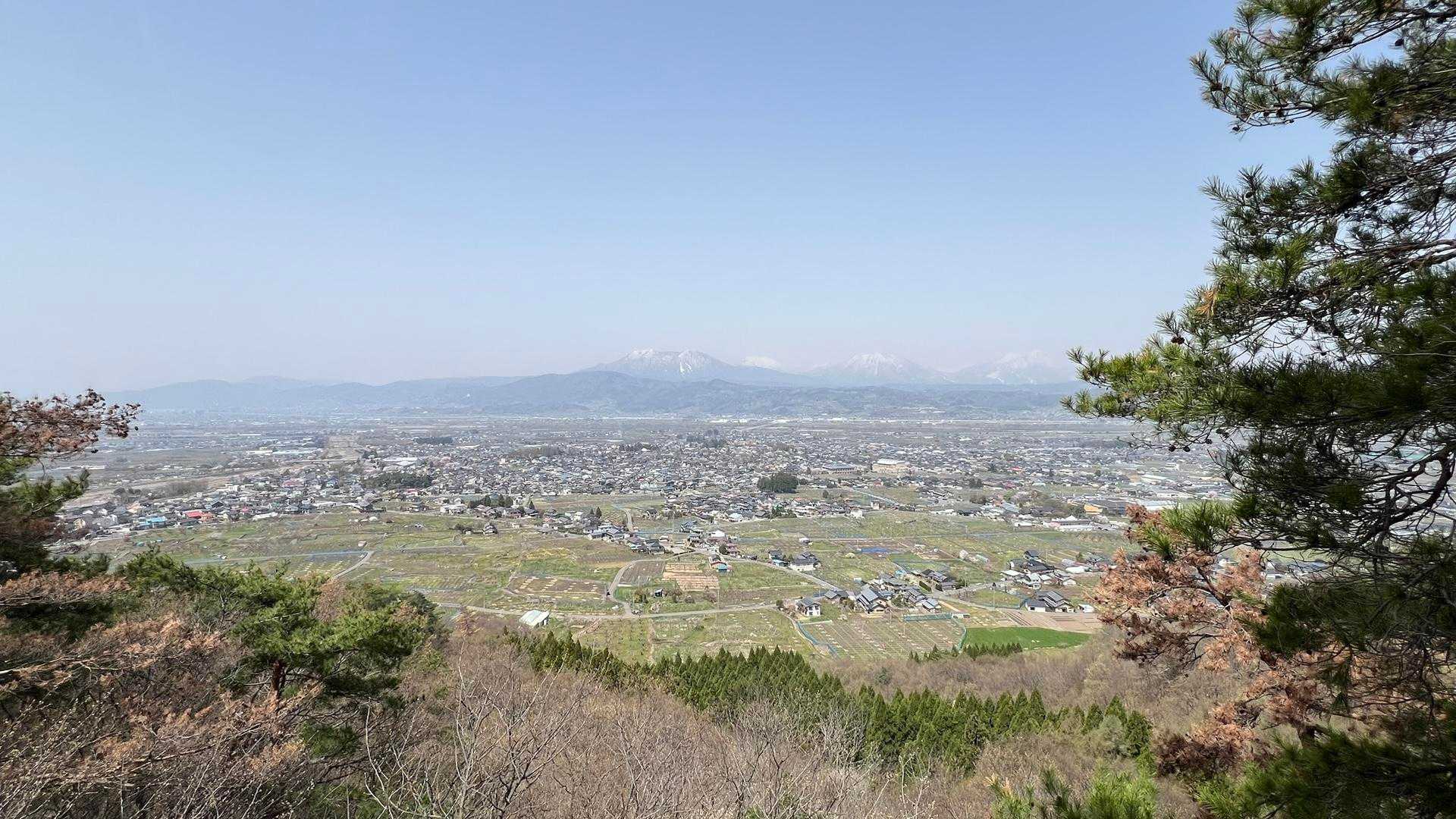 二の岩🪨から
今日も春霞〜