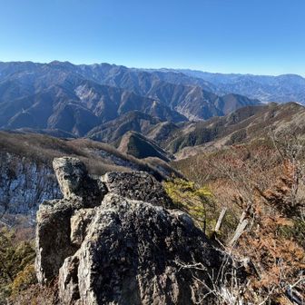 この岩が雨乞岩かな？