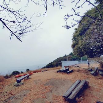 誰もいない☔の五井山山頂