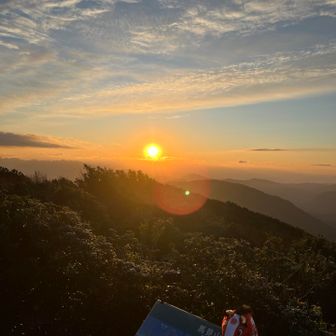 雲も減り素晴らしい日の出になりました。
手がかじかみながらの最後の1枚📷