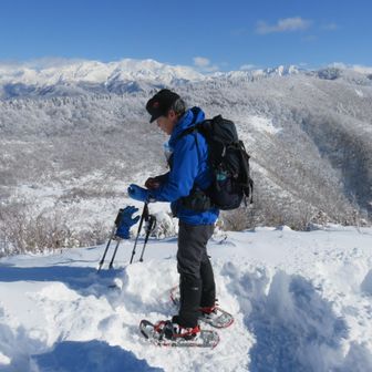 下りはスノーシュー装着