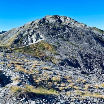 南岳への平和な稜線