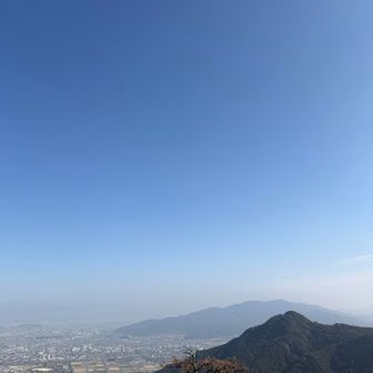 青から白へのコントラストからの飯盛山ドン‼︎