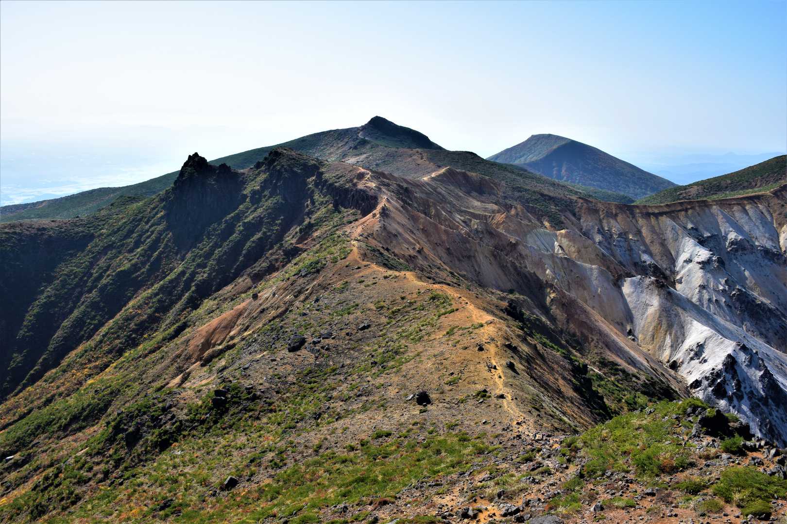 この稜線。。。
十勝を思い出す。。。
北海道依存症。。。プルプル

