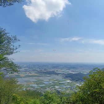 開けていて気持ちいい！ベンチ1つあり