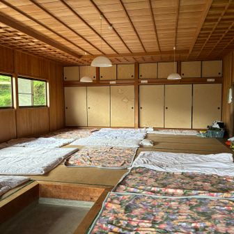 小中坊宿泊所の中。素泊まり4000円との事。