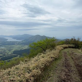 金時山から丸岳へ。芦ノ湖が見えてきた。