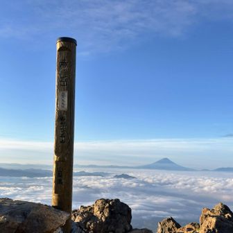 ついに赤岳登頂🙌
富士山と一緒に！
やっと登れて嬉しい✨