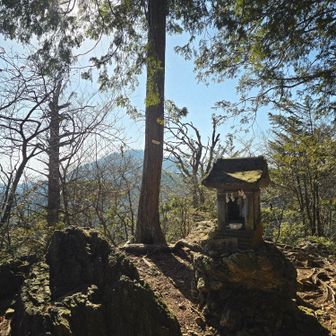 奥ノ院着。
大岳山と