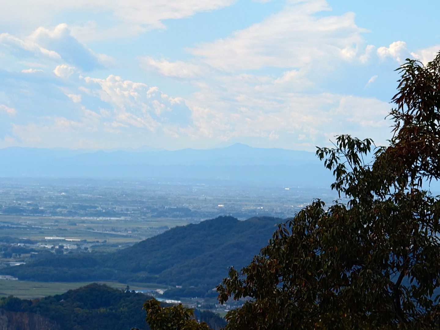 第二展望台からのうっすら富士山🗻