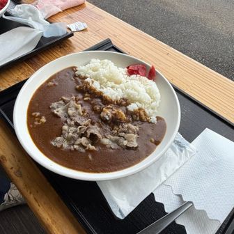 すっかりお昼をすぎて、お腹空いたので
途中で熊野牛カレー🍛
