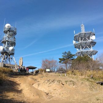 菊水山頂上
久しぶりに南側から菊水山に登る　若い衆に次々抜かれる