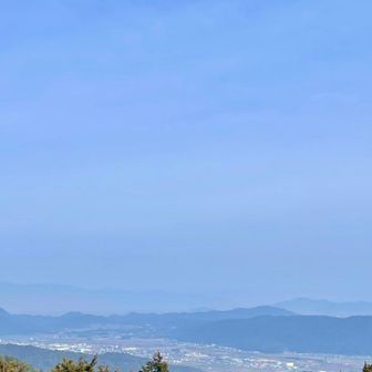 山頂は360度パノラマ……では無かったけど、素晴らしい景色を拝みながら