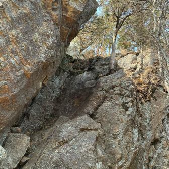 東陵に到着
3本の鎖を登っていくらしい