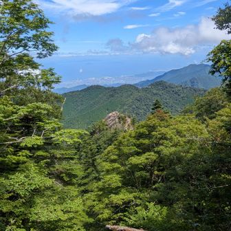 試しの鎖の岩塊が見えてきた